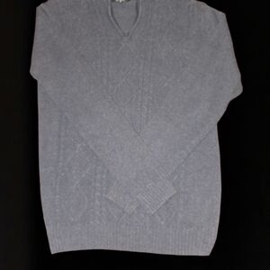 Elegant V-Neck Sweater in Gray